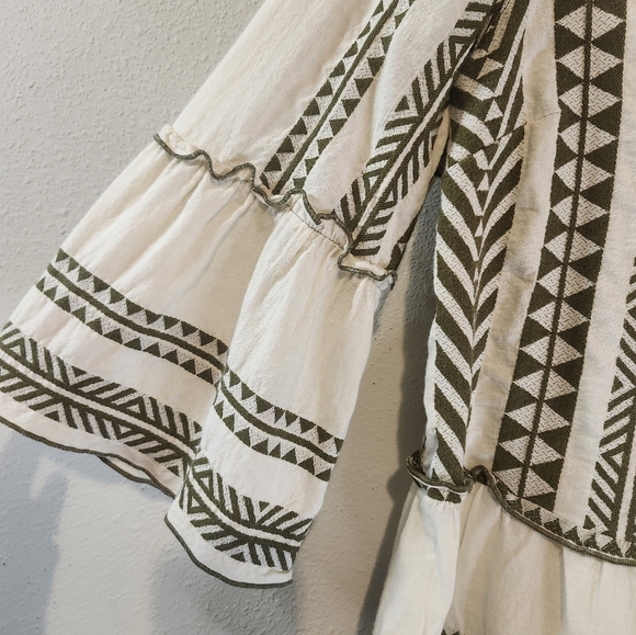 John Mark Jacquard Woven Geometric V-Neck Ruffle Blouse Size Medium - Picture 6 of 10